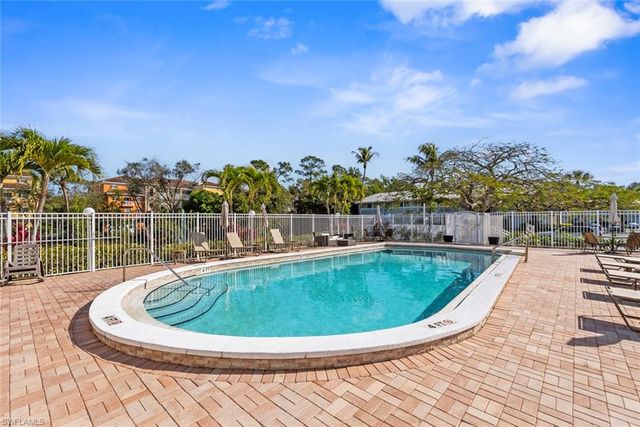 4629 Bayshore DR J3, Naples, FL 34112