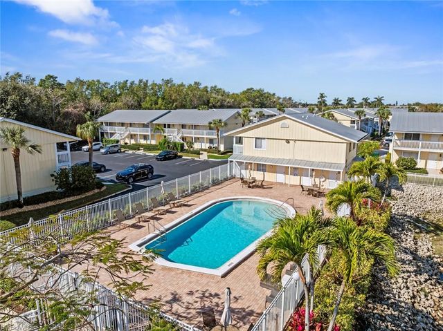 4629 Bayshore DR J3, Naples, FL 34112