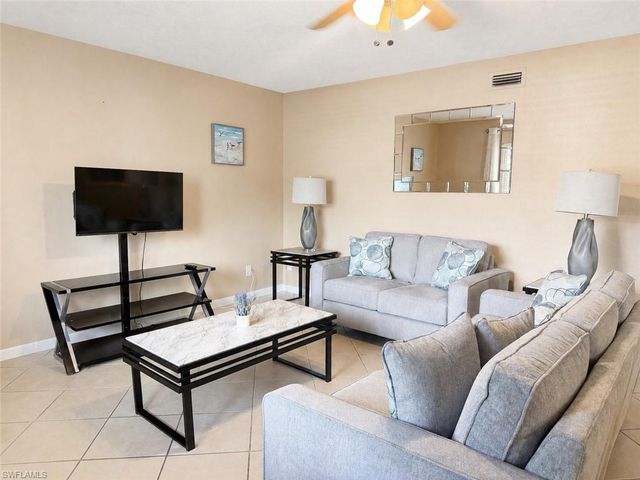 4629 Bayshore DR J3, Naples, FL 34112