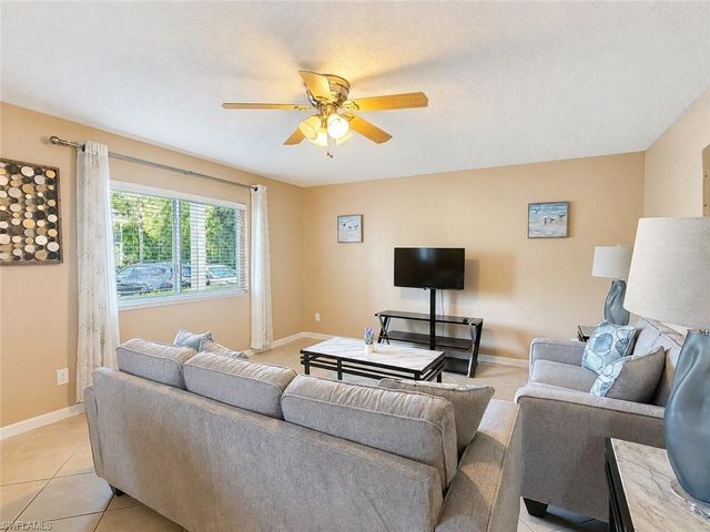 4629 Bayshore DR J3, Naples, FL 34112
