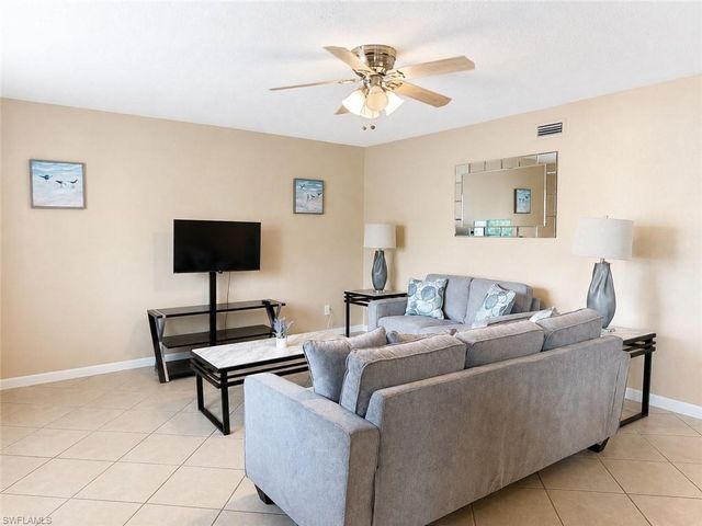 4629 Bayshore DR J3, Naples, FL 34112