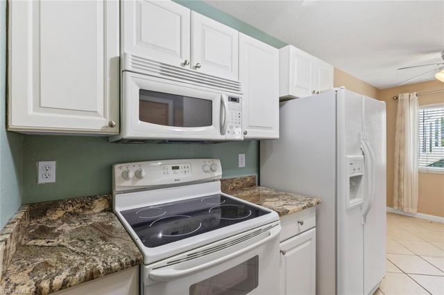 4629 Bayshore DR J3, Naples, FL 34112