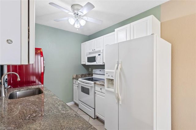 4629 Bayshore DR J3, Naples, FL 34112