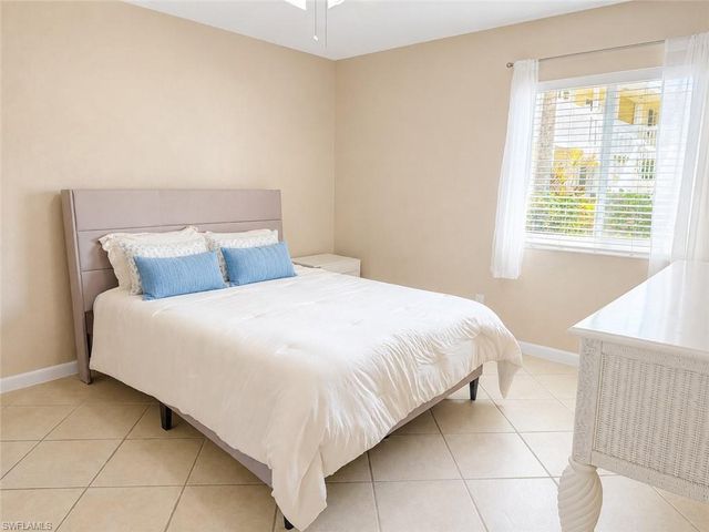 4629 Bayshore DR J3, Naples, FL 34112