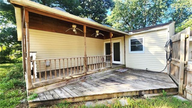 452 Fieldcrest Drive, Pittsburg, KS 66762