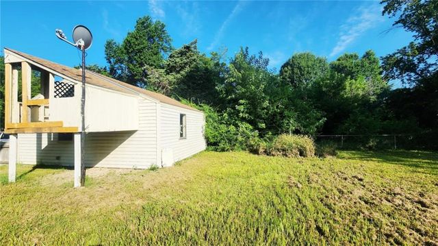 452 Fieldcrest Drive, Pittsburg, KS 66762