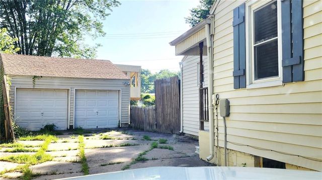 452 Fieldcrest Drive, Pittsburg, KS 66762