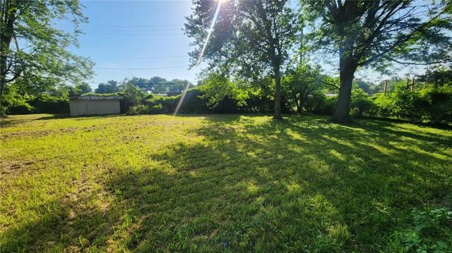 452 Fieldcrest Drive, Pittsburg, KS 66762