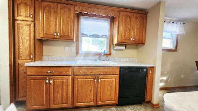 452 Fieldcrest Drive, Pittsburg, KS 66762