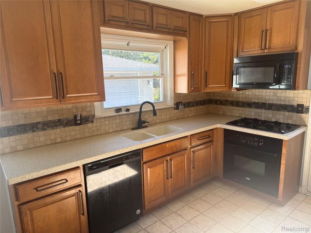 50436 Spruce Drive, Chesterfield Township, MI 48047