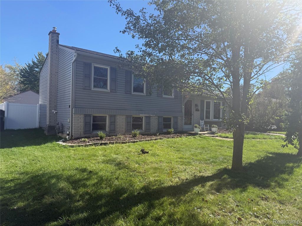 50436 Spruce Drive, Chesterfield Township, MI 48047