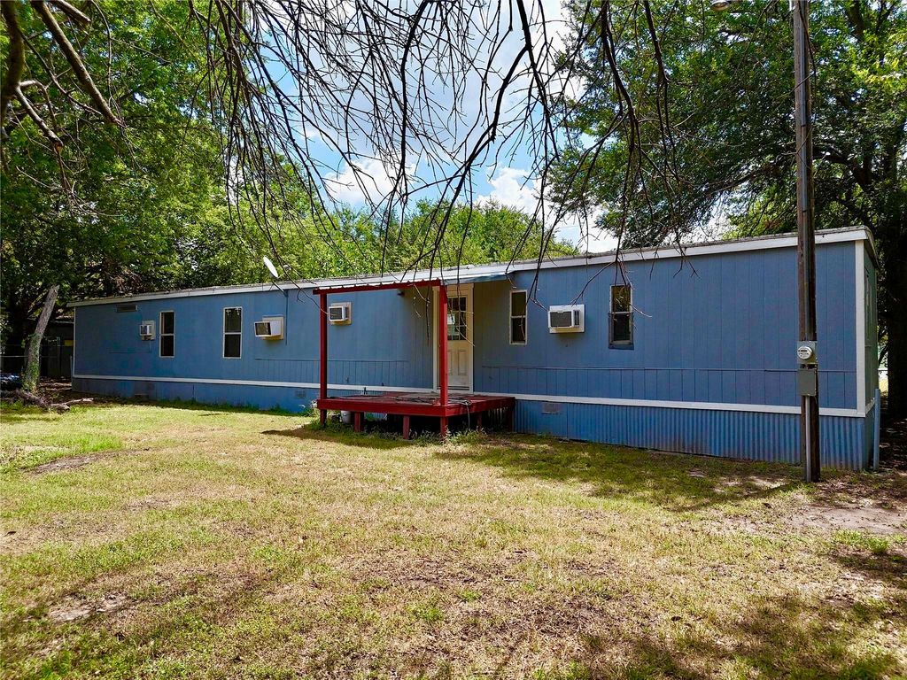 2010 Spring Court, Azle, TX 76020