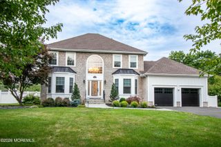 9 Pondview Drive, Tinton Falls, NJ 07724