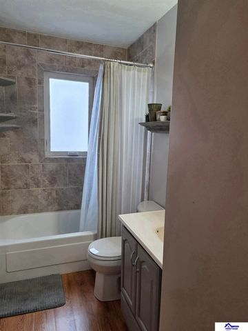 1228 N Maine Avenue, York, NE 68467