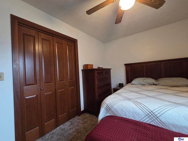 1228 N Maine Avenue, York, NE 68467