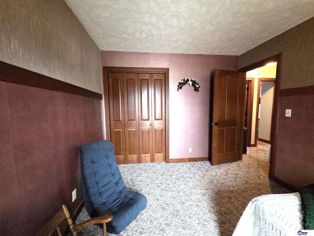 1228 N Maine Avenue, York, NE 68467