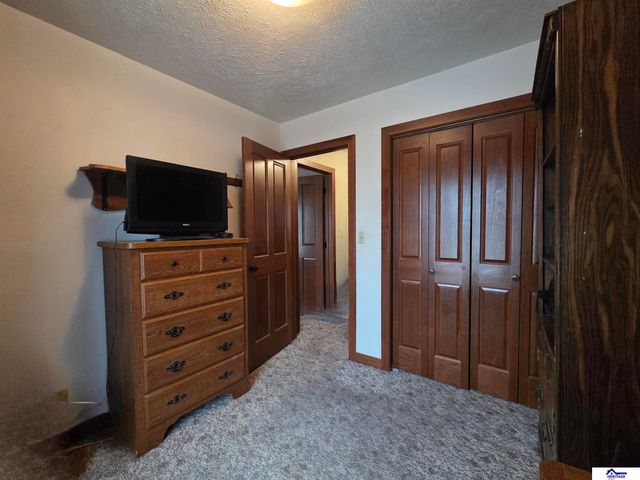 1228 N Maine Avenue, York, NE 68467