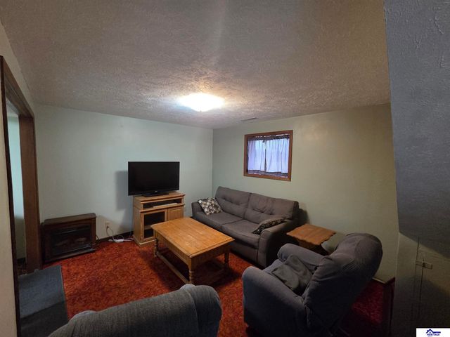 1228 N Maine Avenue, York, NE 68467