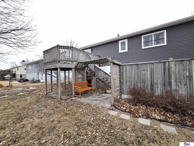 1228 N Maine Avenue, York, NE 68467