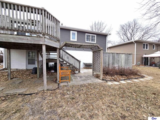 1228 N Maine Avenue, York, NE 68467