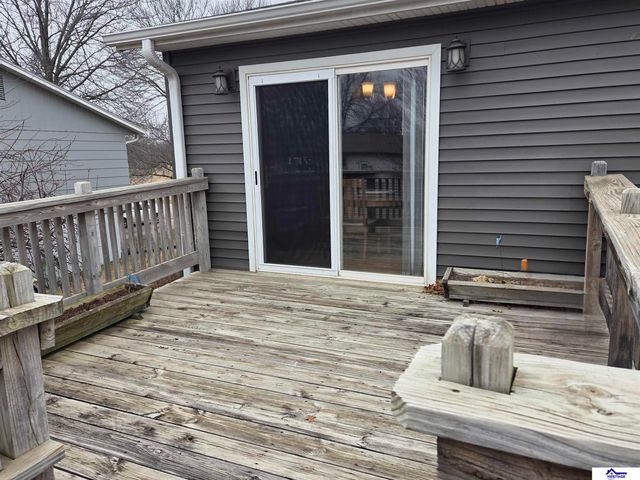 1228 N Maine Avenue, York, NE 68467