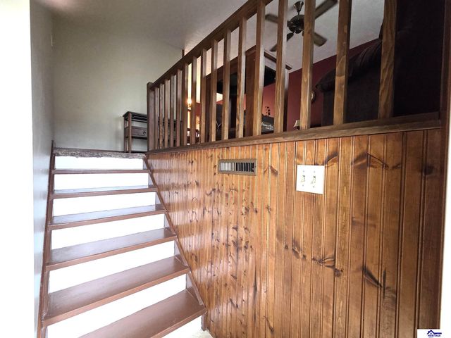 1228 N Maine Avenue, York, NE 68467