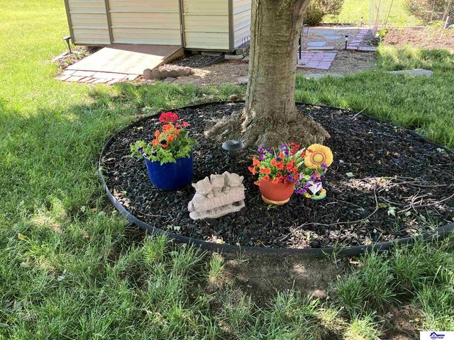 1228 N Maine Avenue, York, NE 68467