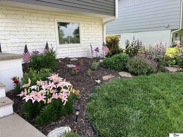 1228 N Maine Avenue, York, NE 68467