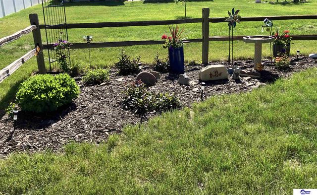 1228 N Maine Avenue, York, NE 68467