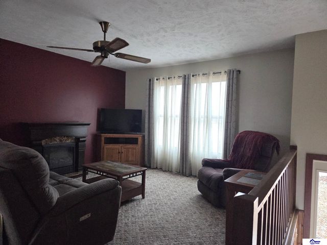 1228 N Maine Avenue, York, NE 68467