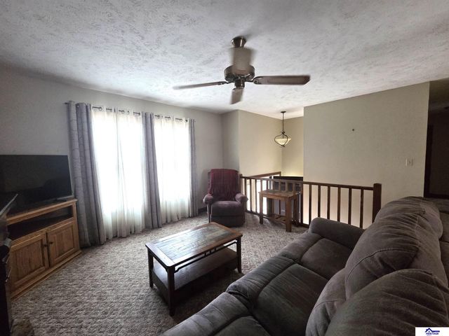 1228 N Maine Avenue, York, NE 68467