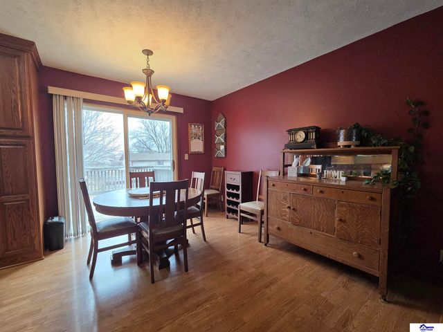 1228 N Maine Avenue, York, NE 68467