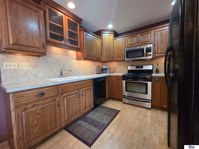 1228 N Maine Avenue, York, NE 68467