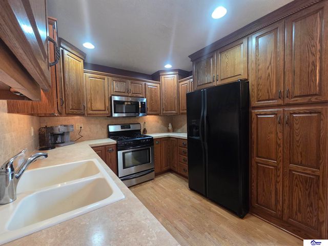 1228 N Maine Avenue, York, NE 68467