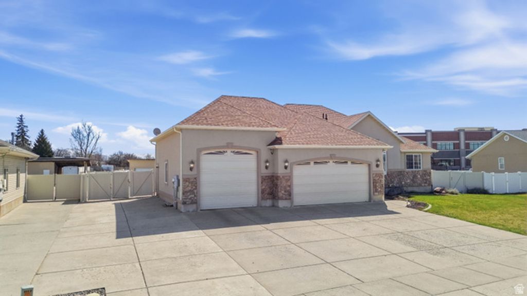 Image 3 of property listing at 860 W 2980 S, Nibley, UT 84321