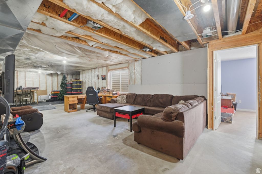 Image 32 of property listing at 860 W 2980 S, Nibley, UT 84321