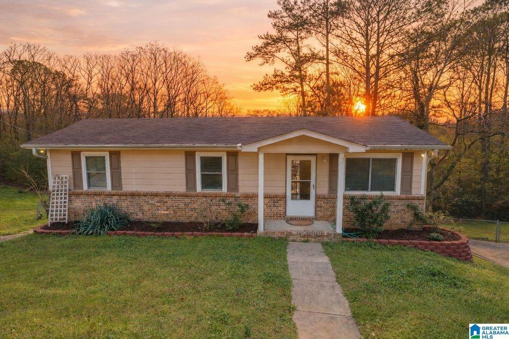 2105 5TH PLACE NE, Center Point, AL 35215