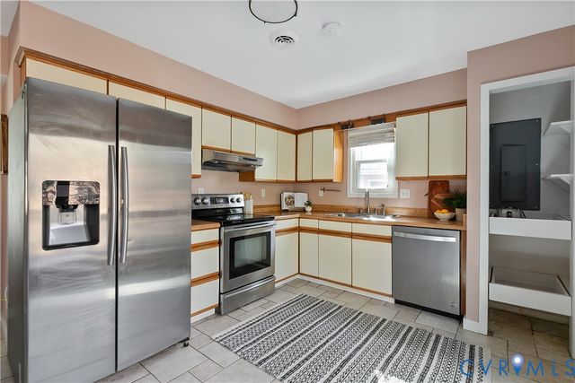 1800 Glencove Ln, Richmond, VA 23225