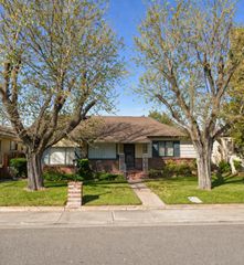 2387 Erickson St, Sacramento, CA 95815