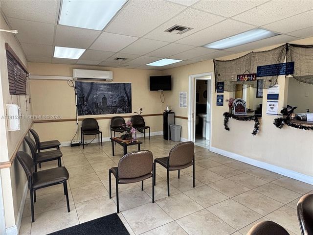 6950 NW 37th Ave, Hialeah, FL 33147