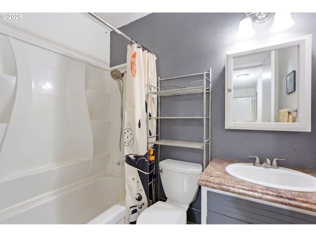 801 Ne 104TH Ave, Vancouver, WA 98664