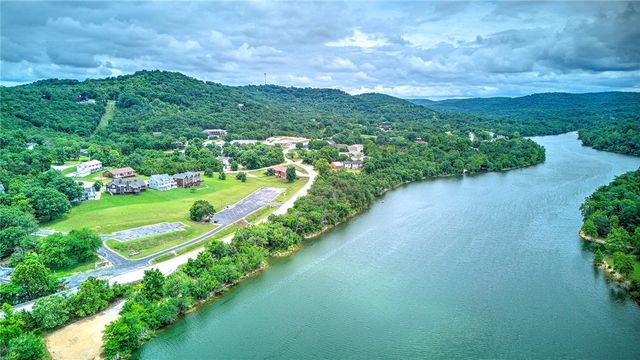 18 Green Meadow Lane, Holiday Island, AR 72631