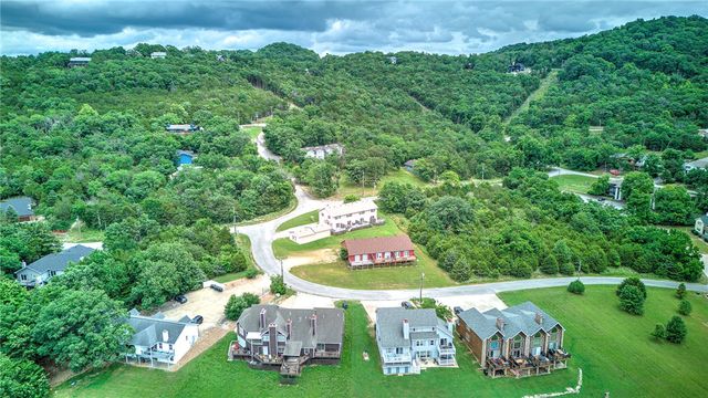 18 Green Meadow Lane, Holiday Island, AR 72631