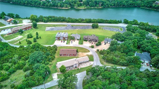 18 Green Meadow Lane, Holiday Island, AR 72631