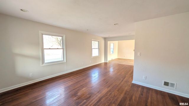 200 LASALLE Boulevard, Marquette Heights, IL 61554