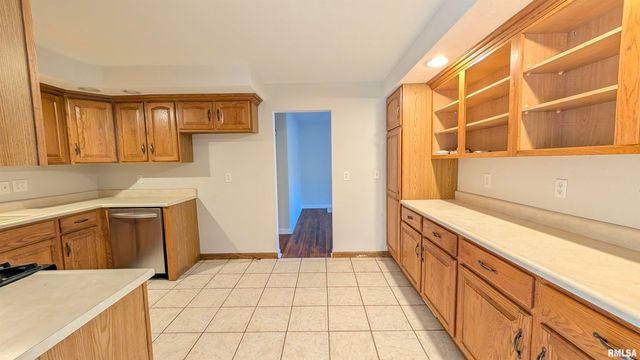 200 LASALLE Boulevard, Marquette Heights, IL 61554