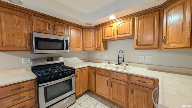 200 LASALLE Boulevard, Marquette Heights, IL 61554