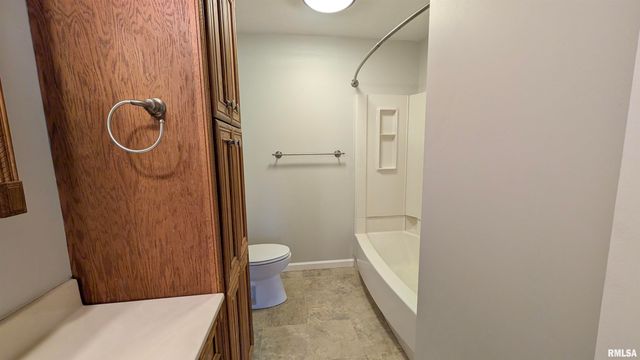 200 LASALLE Boulevard, Marquette Heights, IL 61554