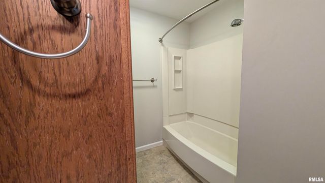 200 LASALLE Boulevard, Marquette Heights, IL 61554