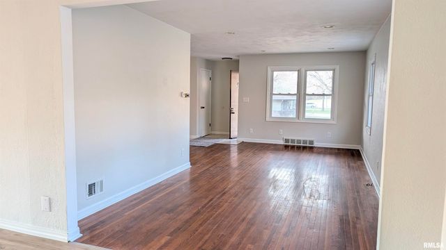 200 LASALLE Boulevard, Marquette Heights, IL 61554